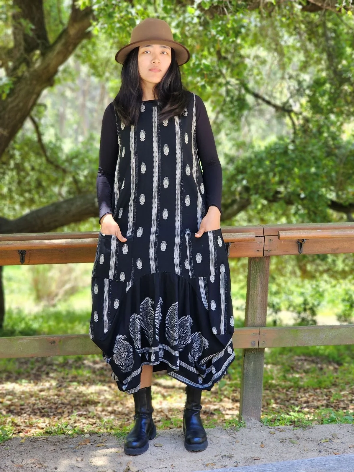 NOV-010D - TARA SLEEVELESS DRESS - PAISLEY — Yaza